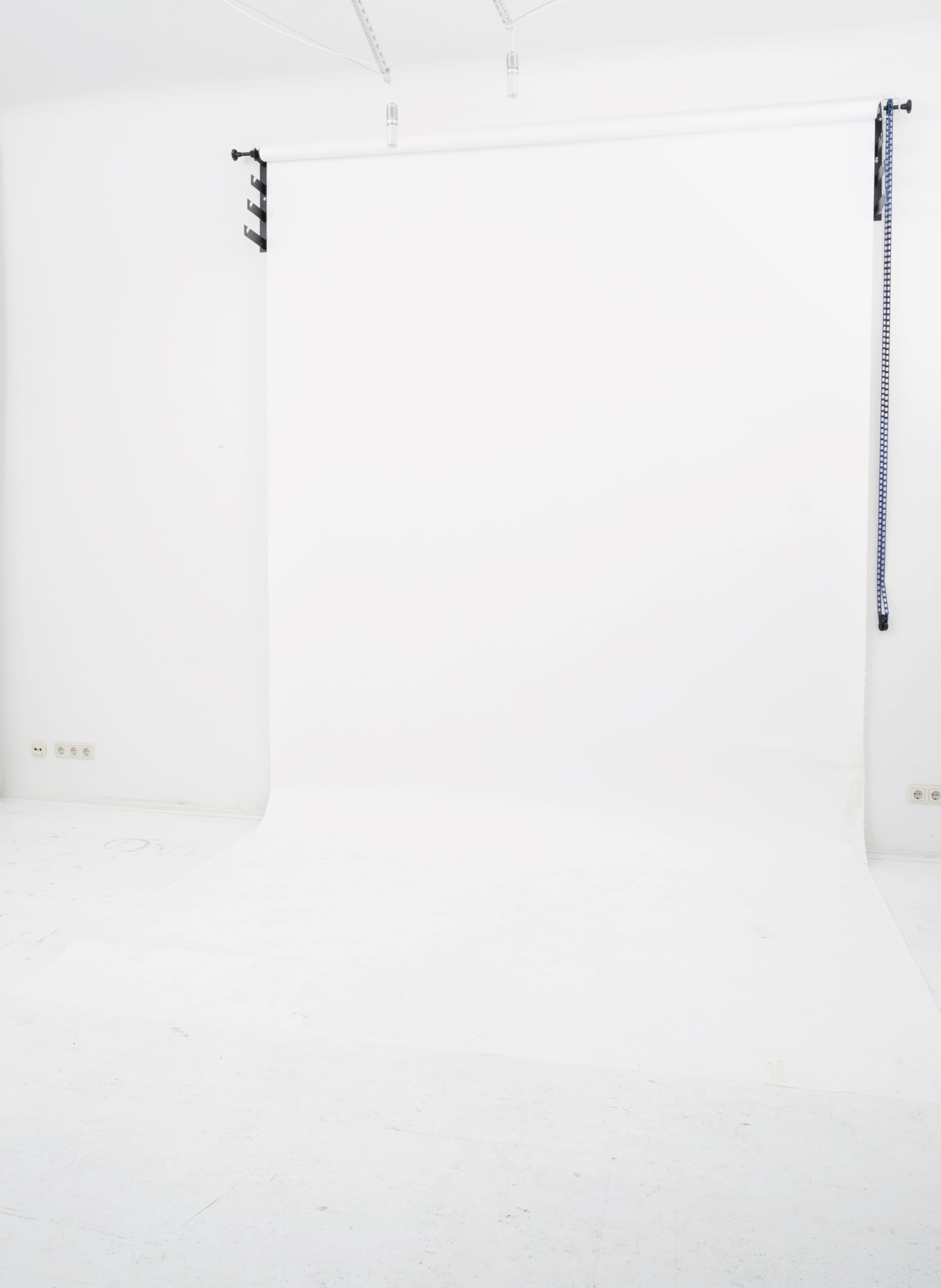 White photography backdrop inside Studio Blanc